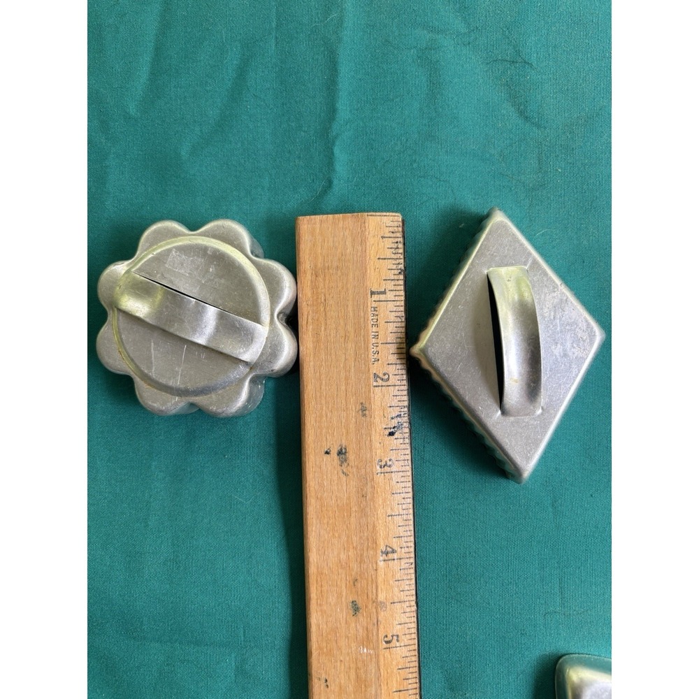 Vintage 1960s Cookie Cutters Aluminum Moon Leaf Diamond Circle Flower 2-3" - Picture 4 of 5